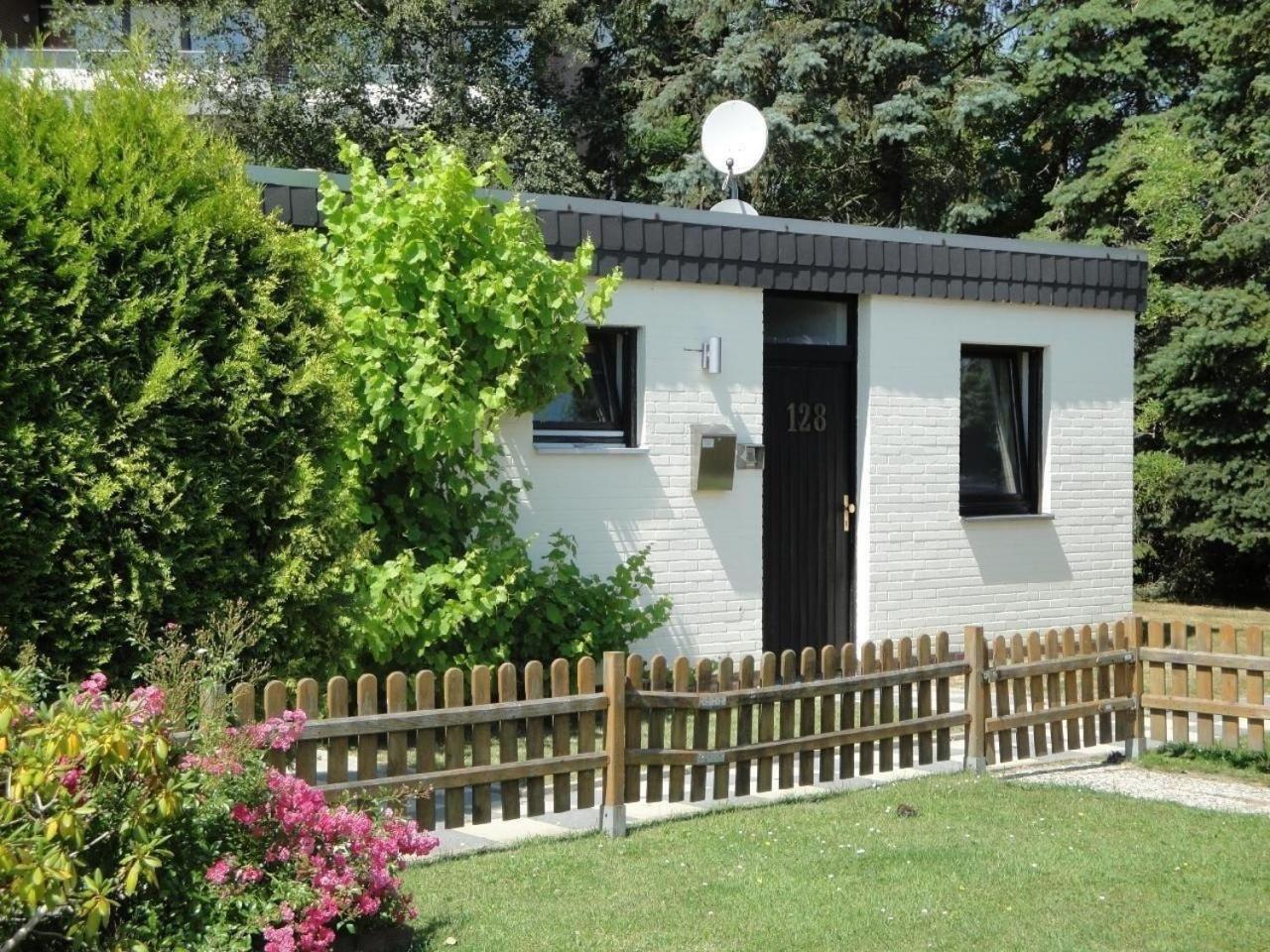 Schoenes Ferienhaus In Tossens Mit Schoenem Garten 부차딩엔 외부 사진